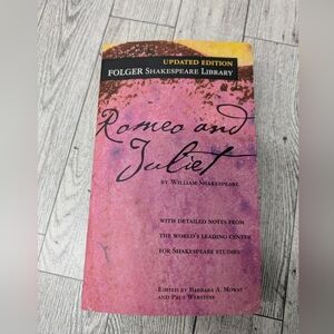 Romeo and Juliet Book - Pink Cover